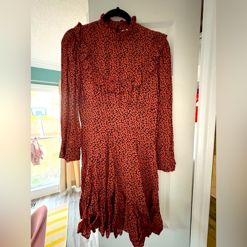 Sweet Doen long-sleeved dress in rayon/viscose with fitted waist, back zip, EUC.